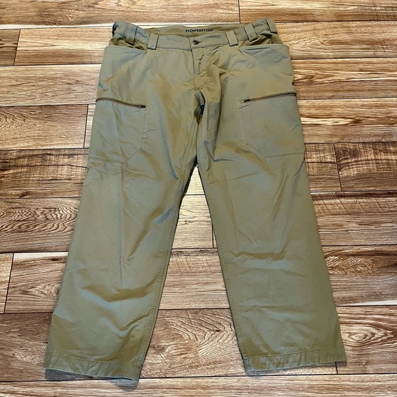 Duluth Trading Company Men's Flexposition Cargo Pants - Picture 3 of 6
